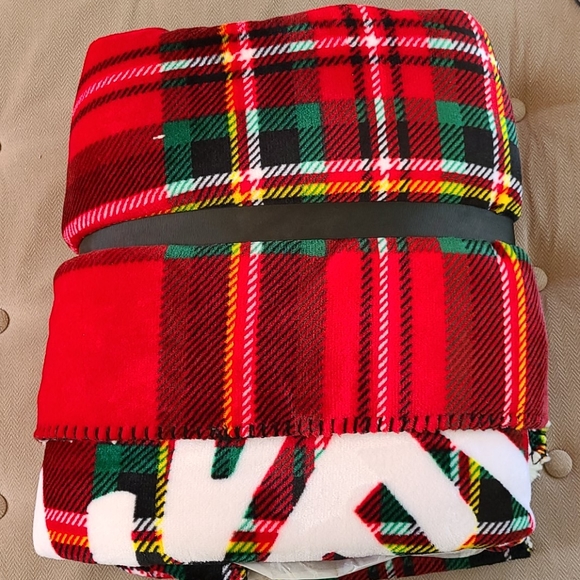 NWT Victoria's Secret Plaid Sherpa Throw Blanket - Picture 3 of 3